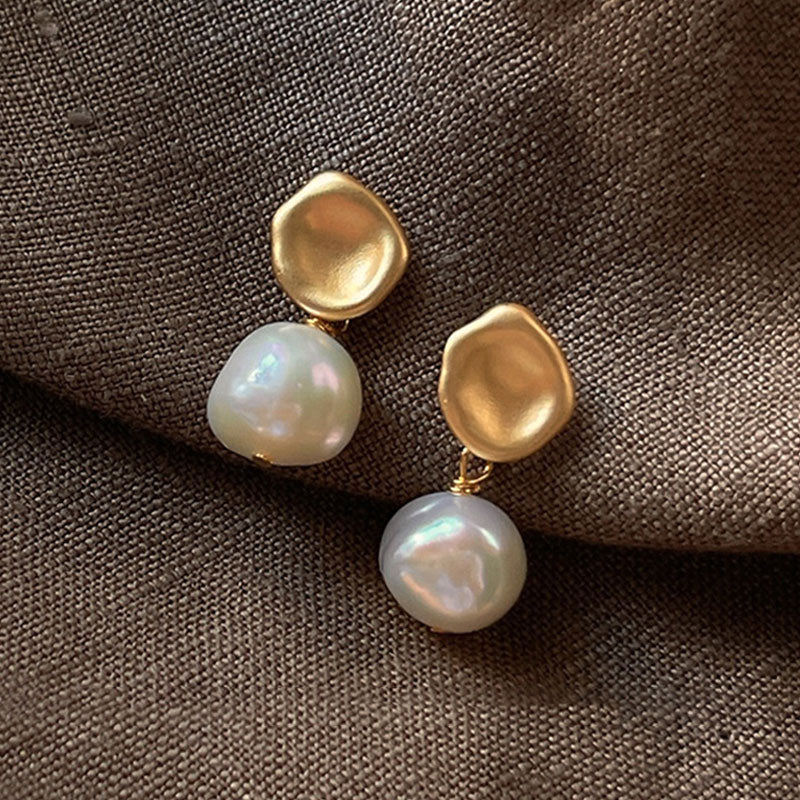 [金/METAL] Golden Harmony Pearl Drop Earrings · 輯珠