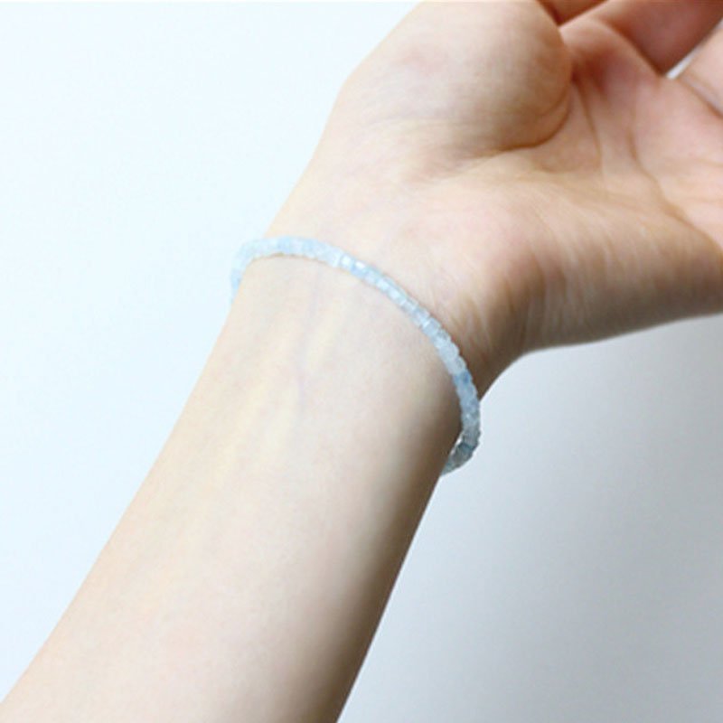 [水/WATER] Aquamarine Cube Beads Bracelet · 子衿